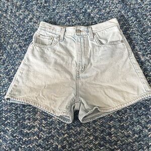 Levi’s High Loose Shorts 26